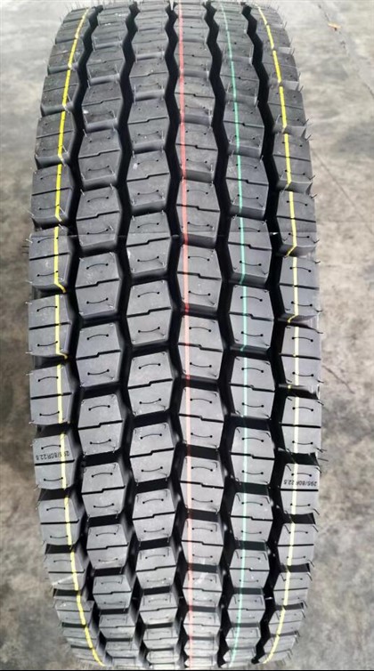 Thiết kế gai rộng hơn của lốp 295/80 R22.5
